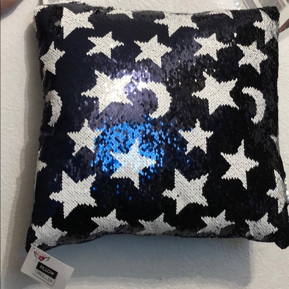 Style Lab Other - Flip sequin star and moon accent pillow NWT🏷